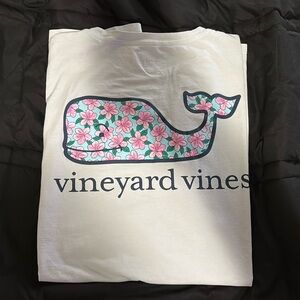 Vineyard vines tee size xl